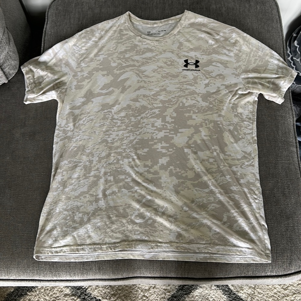 Under armour camouflage T-shirt